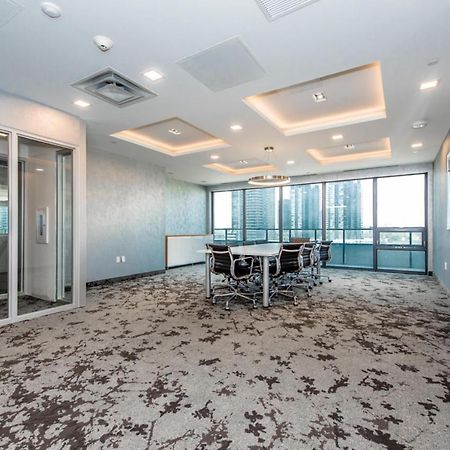 Condo In Parklawn & Lake Shore With Free Parking Close To Airport Toronto Esterno foto
