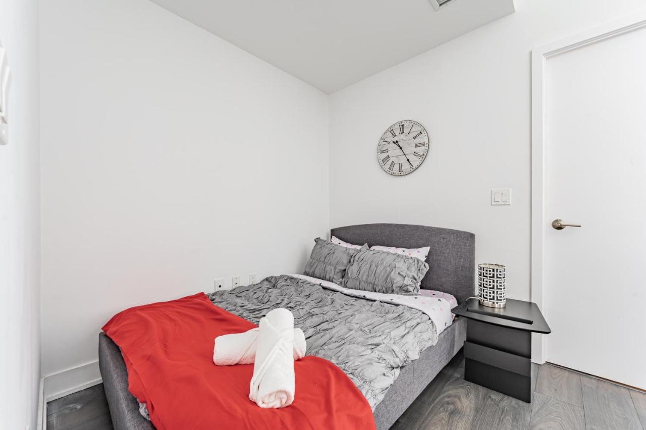 Condo In Parklawn & Lake Shore With Free Parking Close To Airport Toronto Esterno foto