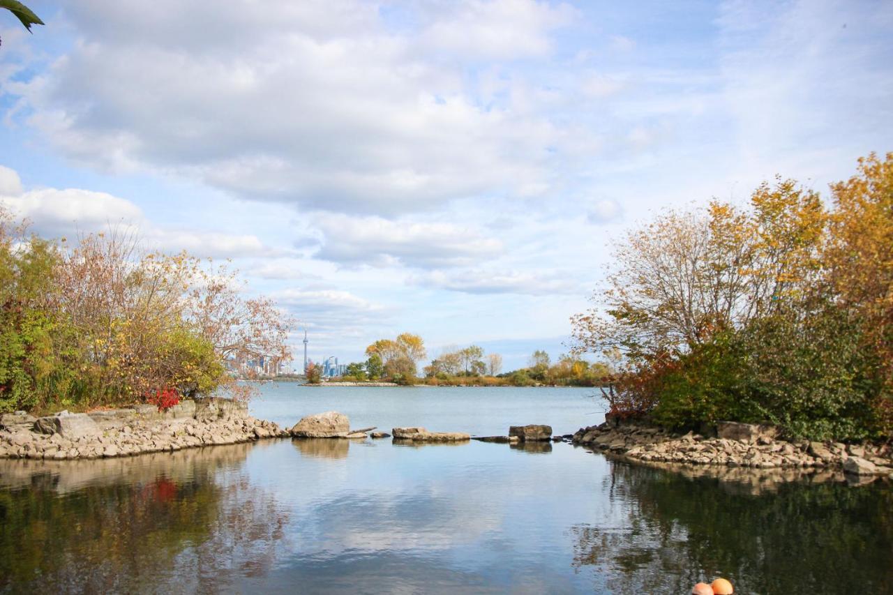 Condo In Parklawn & Lake Shore With Free Parking Close To Airport Toronto Esterno foto