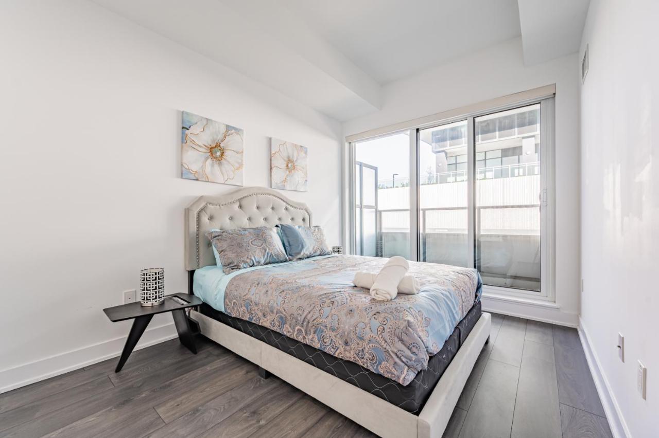 Condo In Parklawn & Lake Shore With Free Parking Close To Airport Toronto Esterno foto