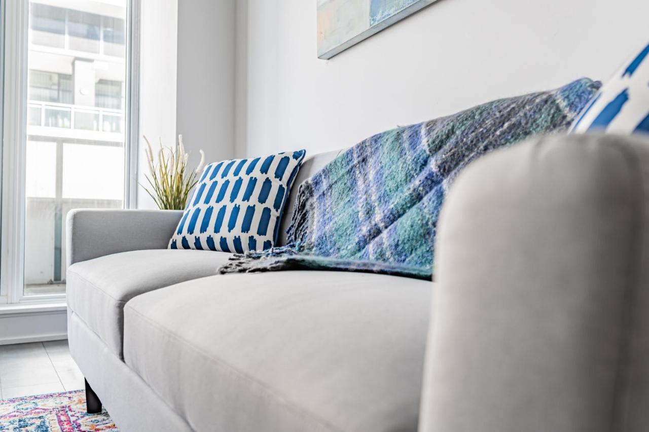 Condo In Parklawn & Lake Shore With Free Parking Close To Airport Toronto Esterno foto
