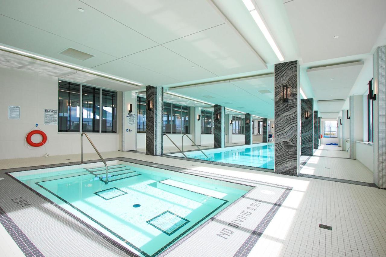 Condo In Parklawn & Lake Shore With Free Parking Close To Airport Toronto Esterno foto