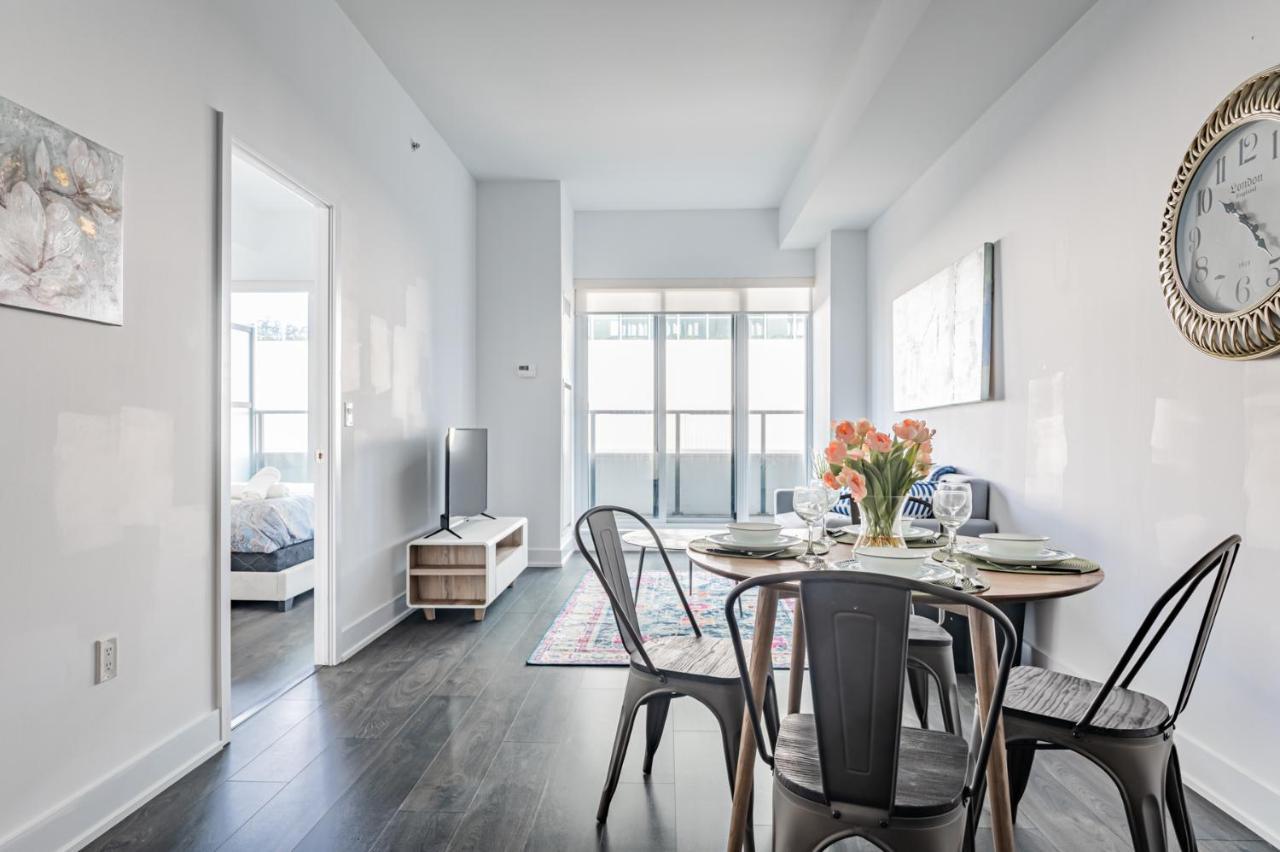 Condo In Parklawn & Lake Shore With Free Parking Close To Airport Toronto Esterno foto