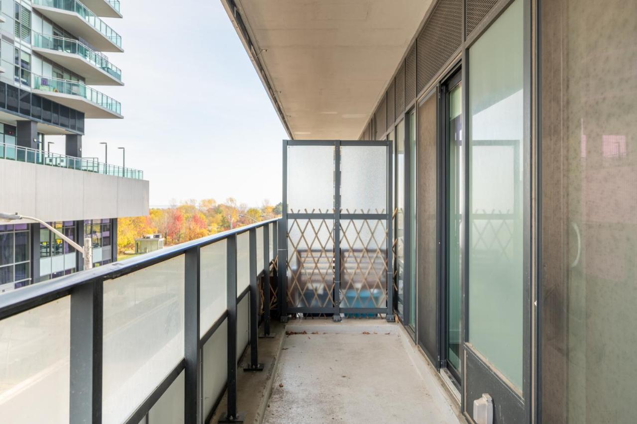 Condo In Parklawn & Lake Shore With Free Parking Close To Airport Toronto Esterno foto