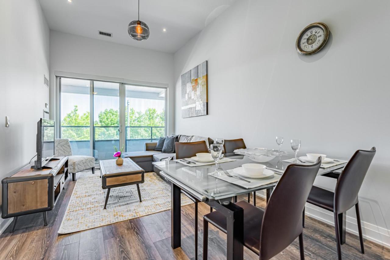 Condo In Parklawn & Lake Shore With Free Parking Close To Airport Toronto Esterno foto
