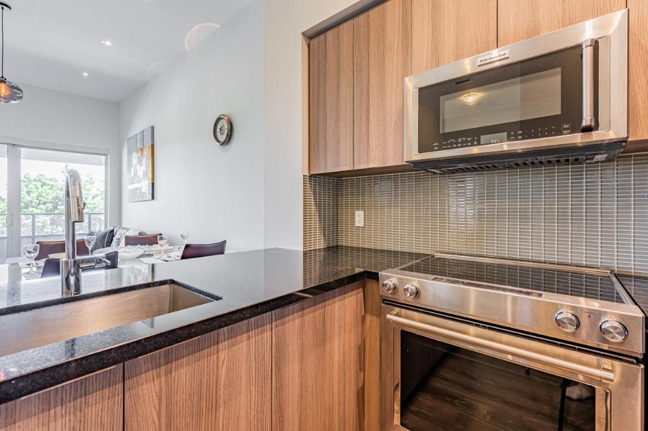 Condo In Parklawn & Lake Shore With Free Parking Close To Airport Toronto Esterno foto