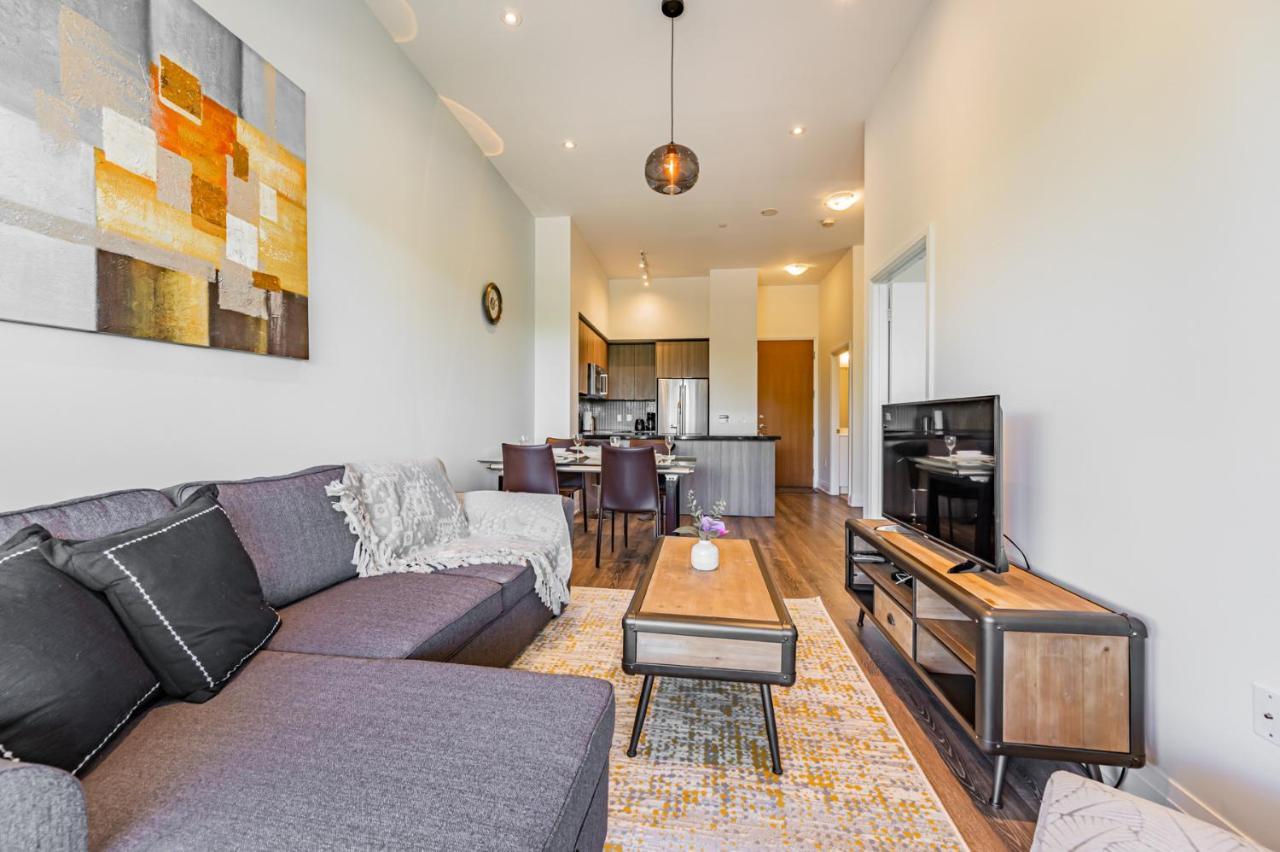 Condo In Parklawn & Lake Shore With Free Parking Close To Airport Toronto Esterno foto