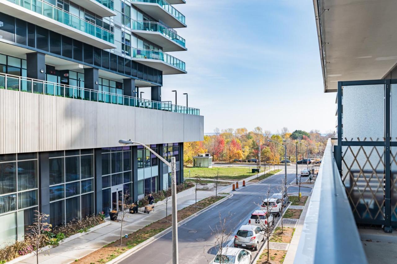 Condo In Parklawn & Lake Shore With Free Parking Close To Airport Toronto Esterno foto