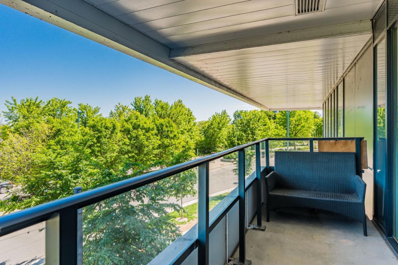 Condo In Parklawn & Lake Shore With Free Parking Close To Airport Toronto Esterno foto