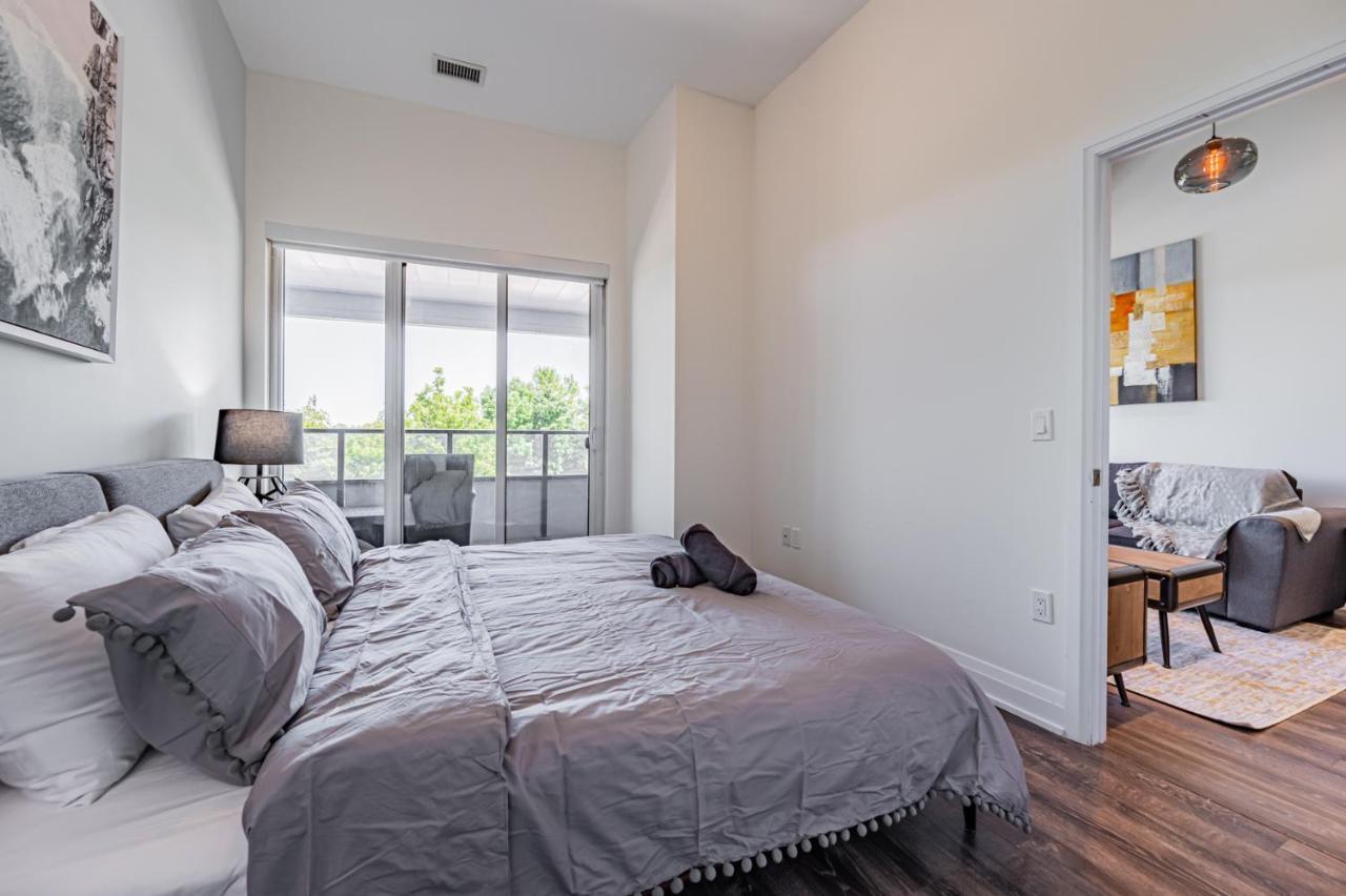 Condo In Parklawn & Lake Shore With Free Parking Close To Airport Toronto Esterno foto