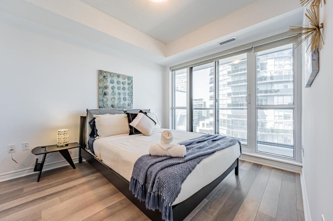 Condo In Parklawn & Lake Shore With Free Parking Close To Airport Toronto Esterno foto