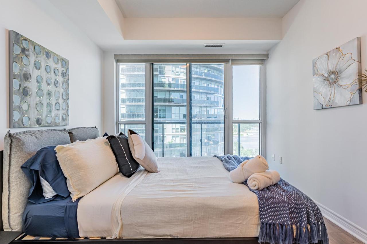 Condo In Parklawn & Lake Shore With Free Parking Close To Airport Toronto Esterno foto