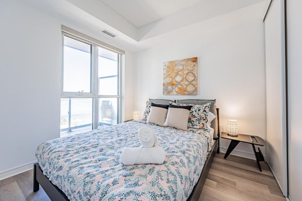 Condo In Parklawn & Lake Shore With Free Parking Close To Airport Toronto Esterno foto